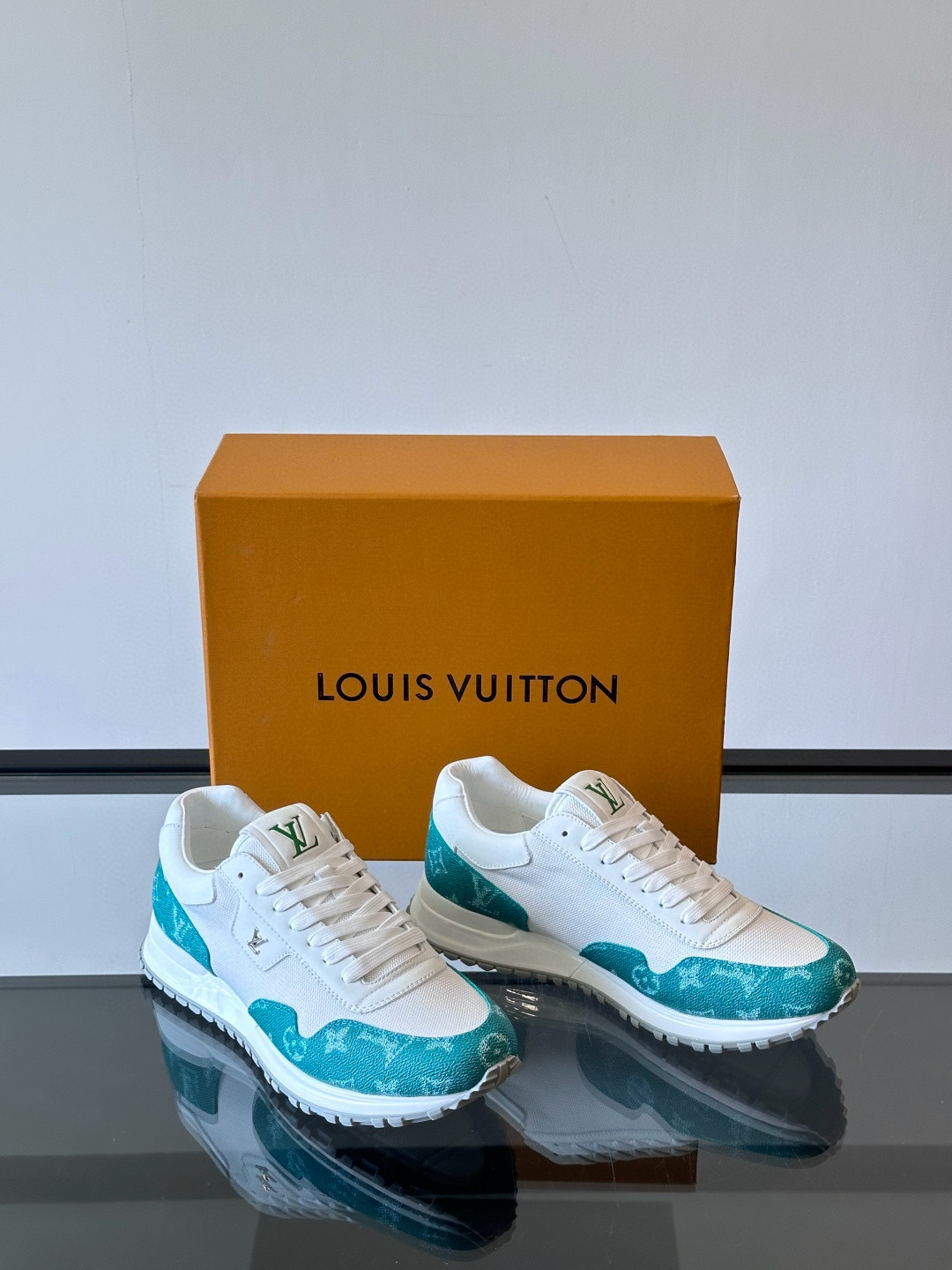 루이비통 Louis Vuitton Run Away 스니커즈
