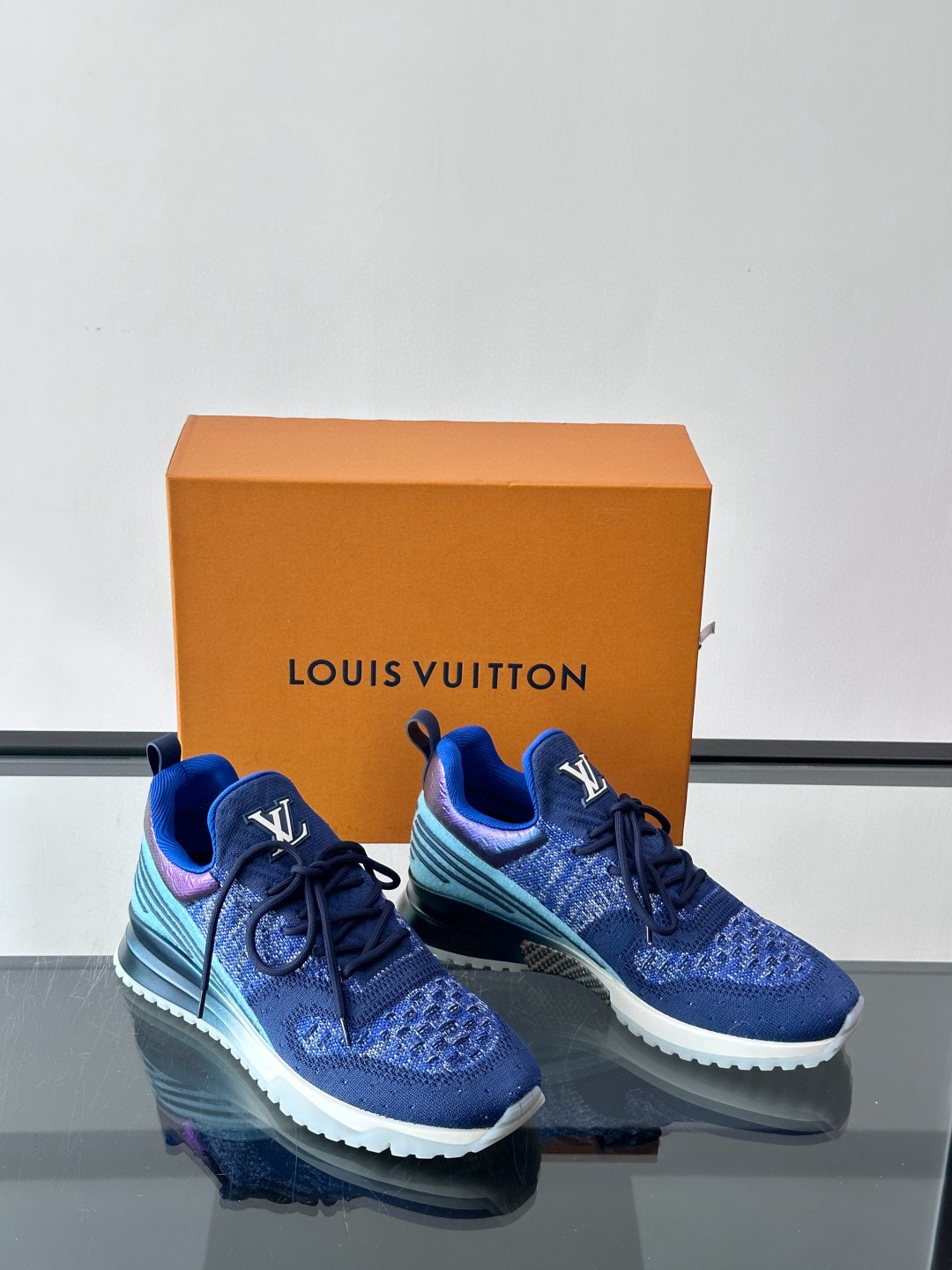 루이비통 Louis Vuitton Run Away 스니커즈