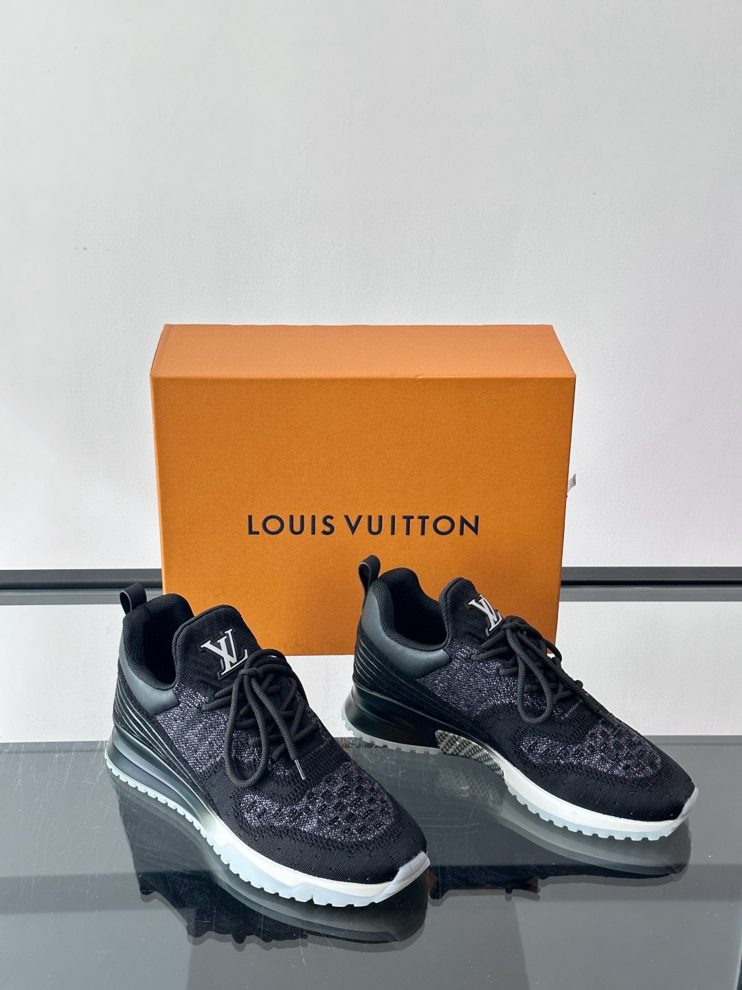 루이비통 Louis Vuitton Run Away 스니커즈