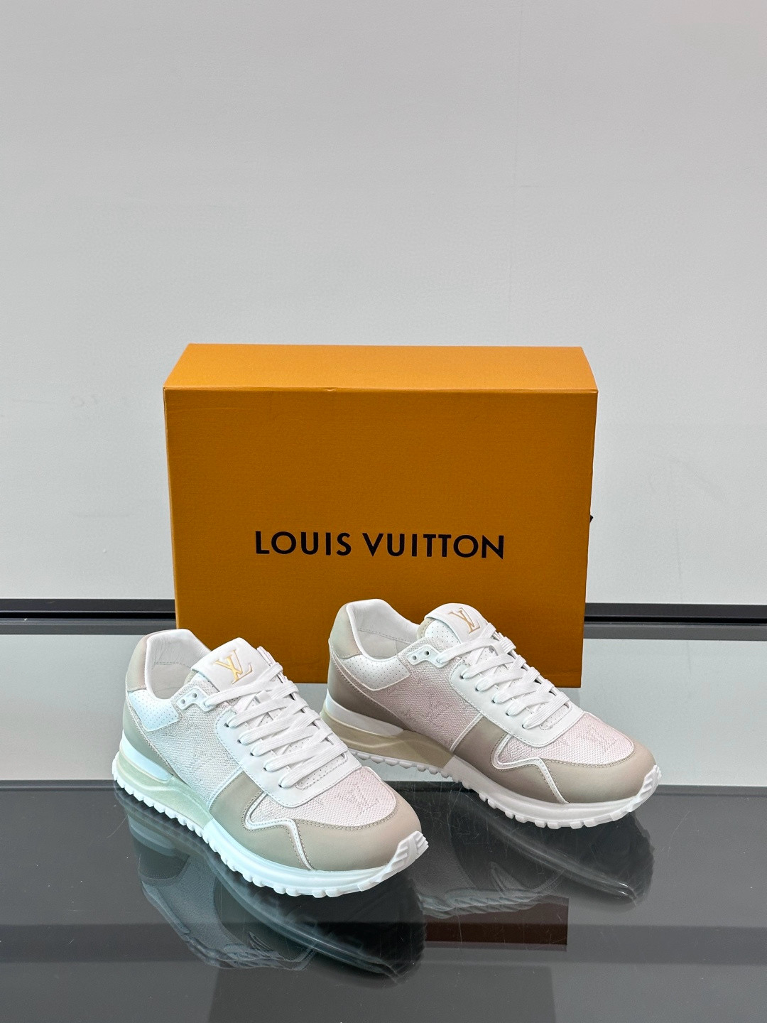 루이비통 Louis Vuitton Run Away 스니커즈