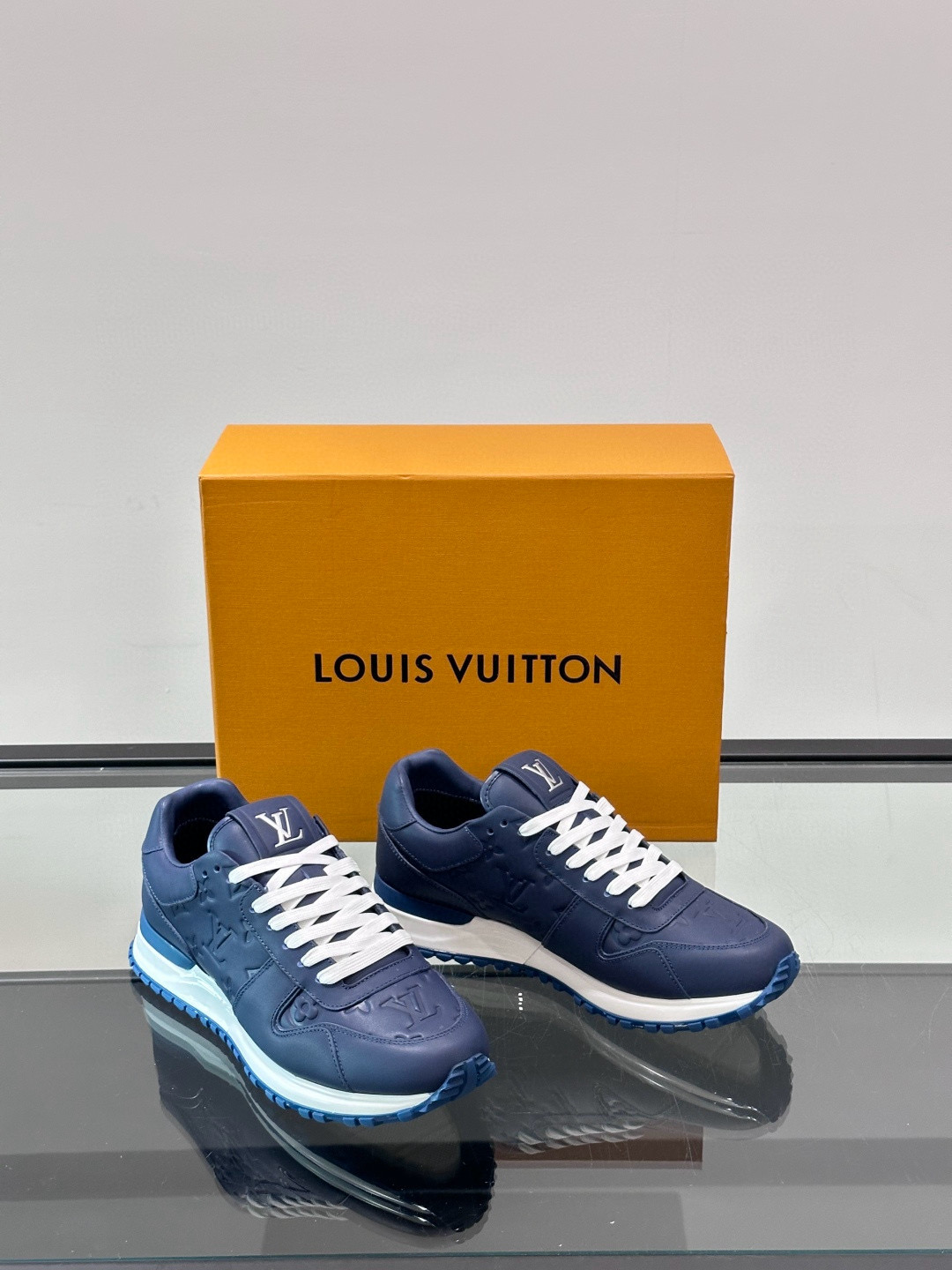 루이비통 Louis Vuitton Run Away 스니커즈
