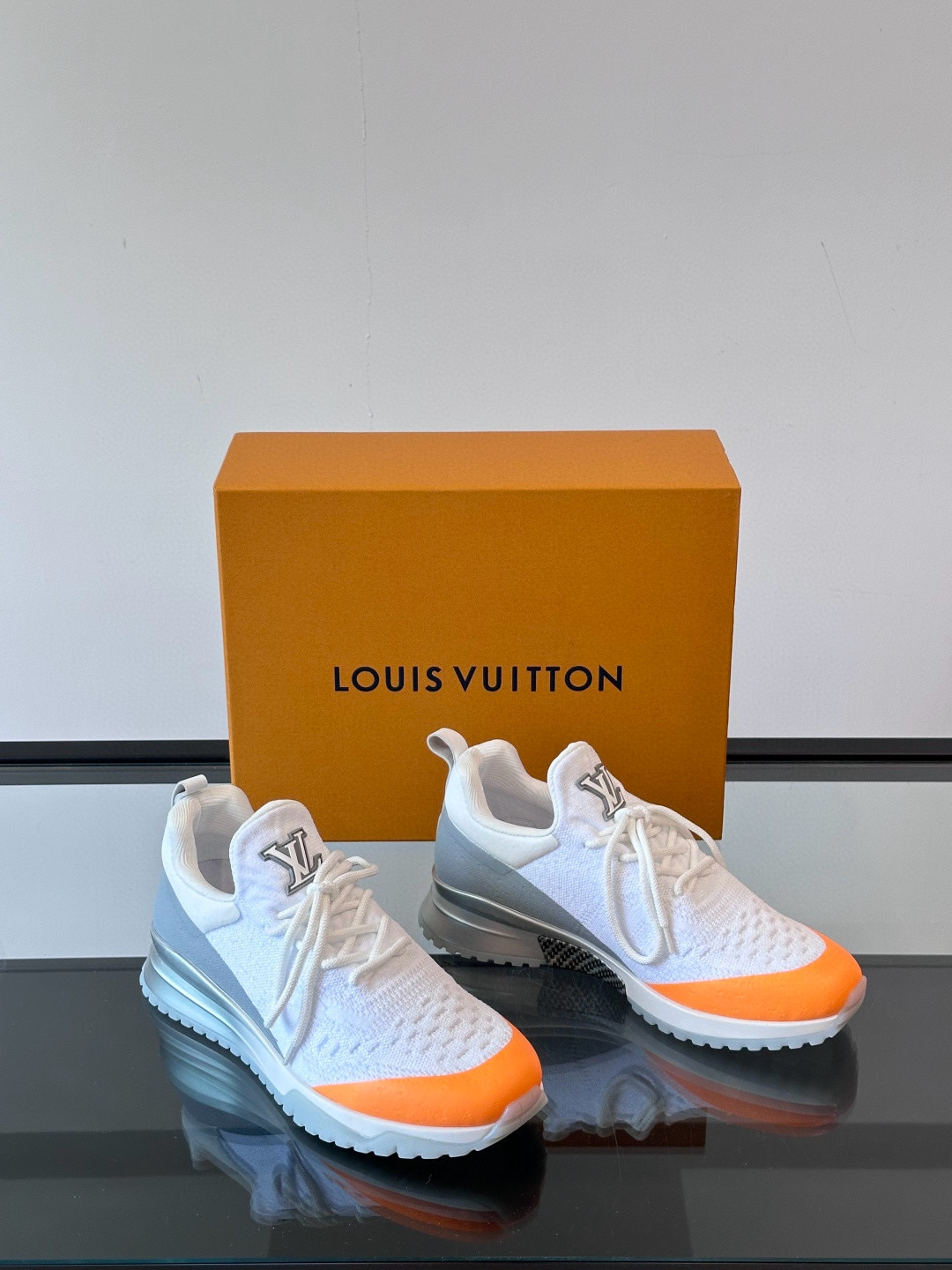 루이비통 Louis Vuitton Run Away 스니커즈