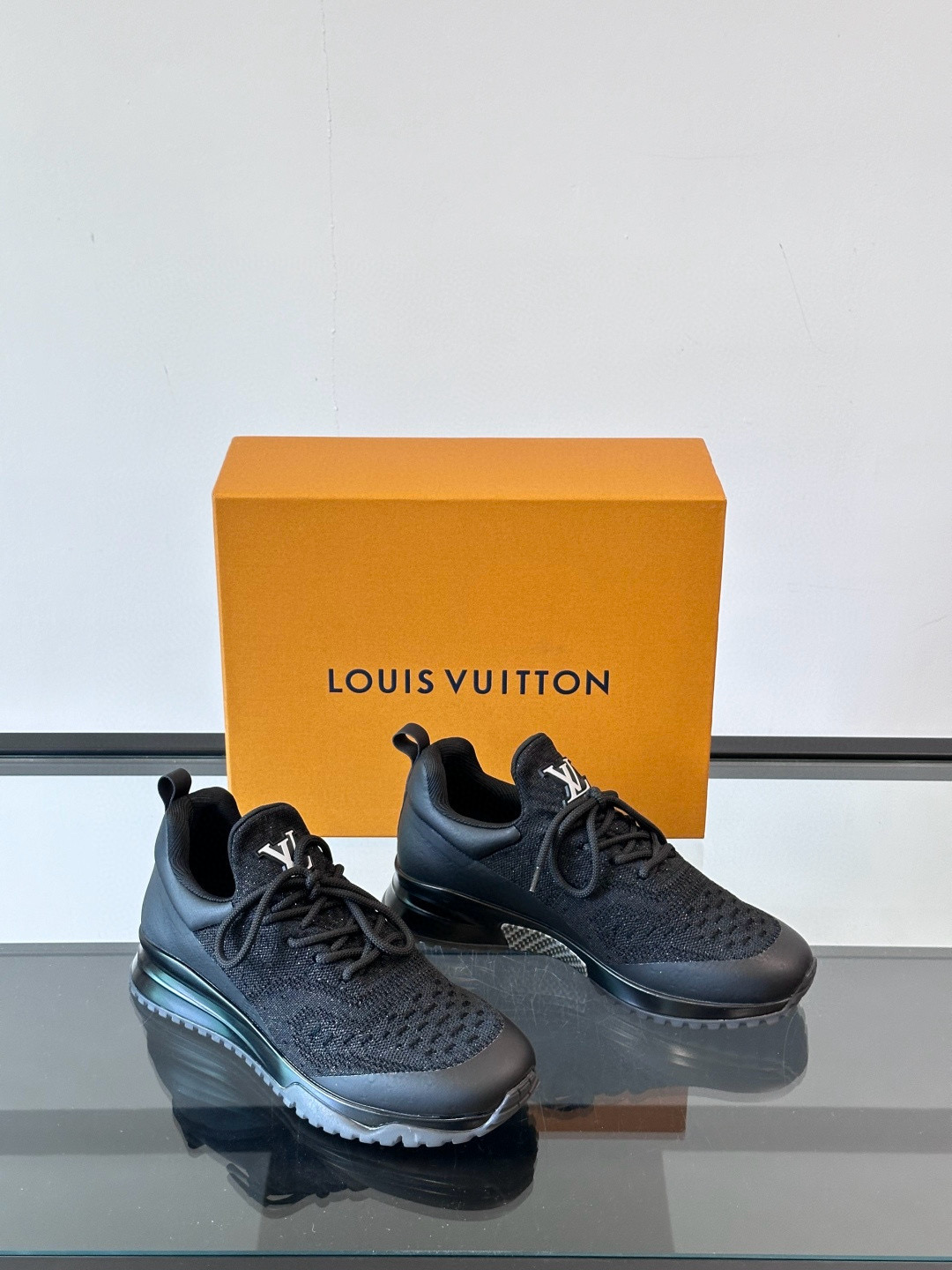 루이비통 Louis Vuitton Run Away 스니커즈