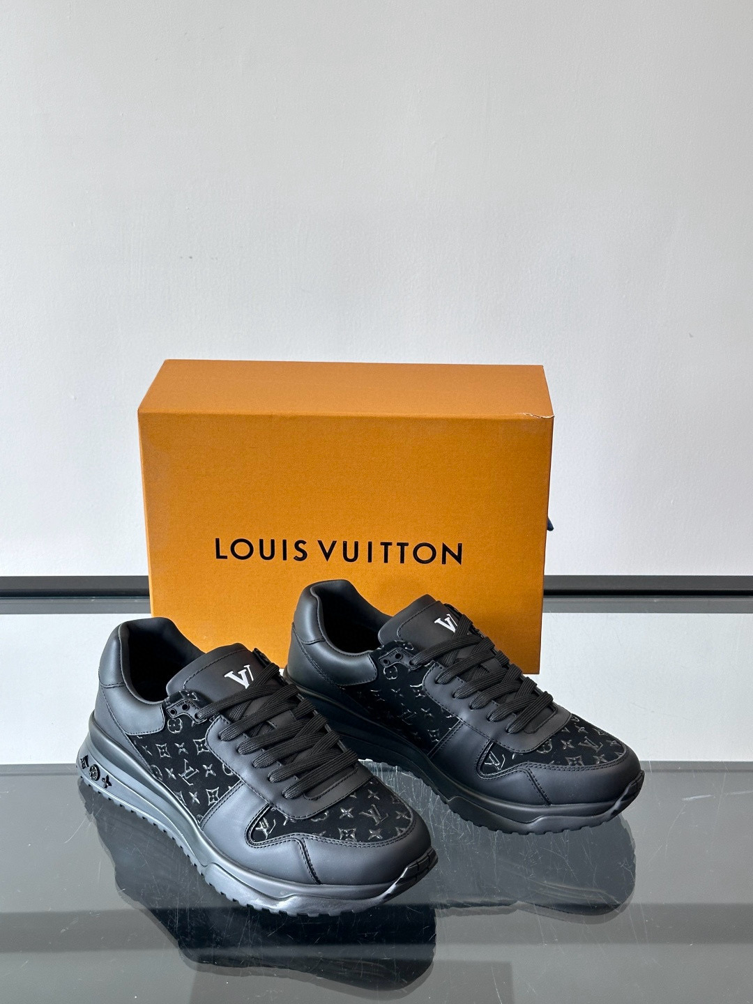 루이비통 Louis Vuitton Run Away 스니커즈