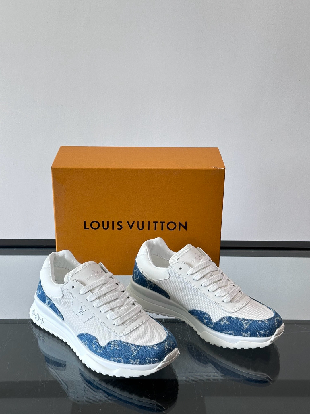 루이비통 Louis Vuitton Run Away 스니커즈