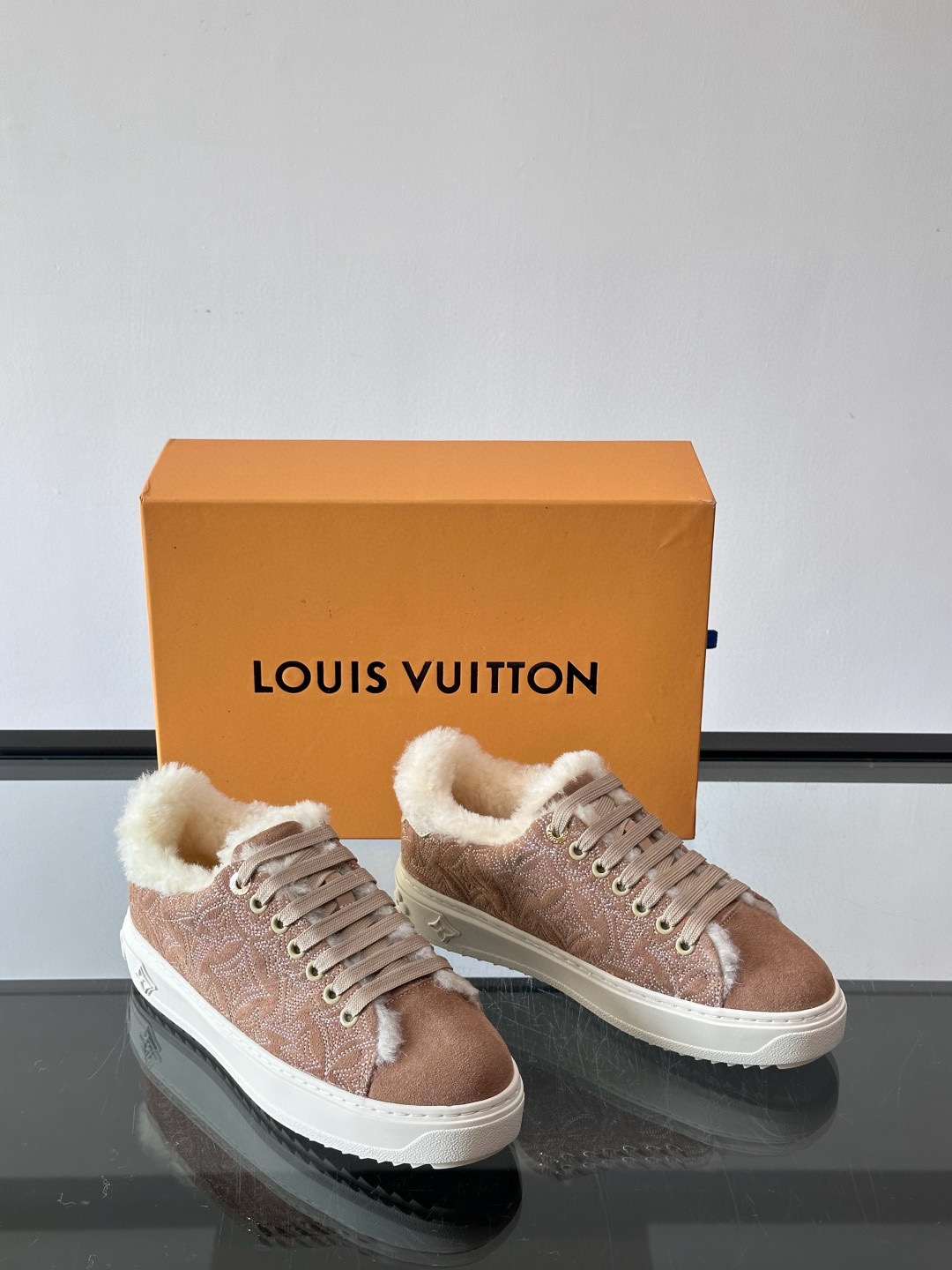 루이비통 Louis Vuitton Time Out 스니커즈