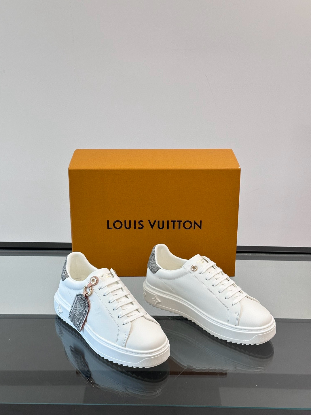 루이비통 Louis Vuitton Time Out 스니커즈