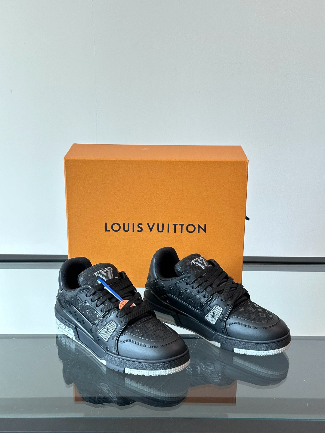 루이비통 Louis Vuitton Trainer 스니커즈 Black