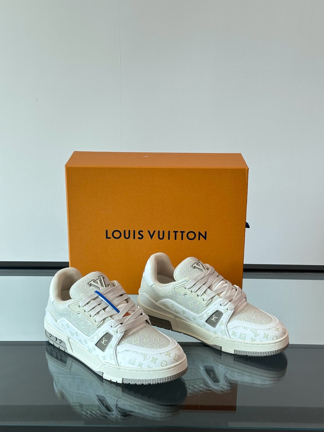 루이비통 Louis Vuitton Trainer 스니커즈 White