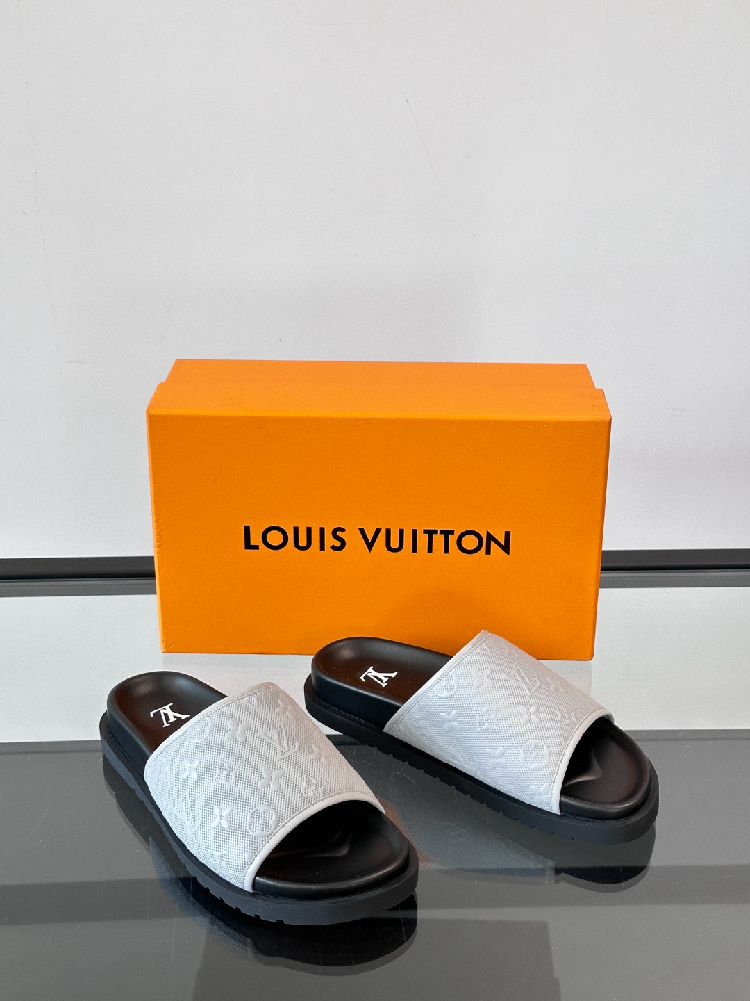 루이비통 Louis Vuitton 슬리퍼
