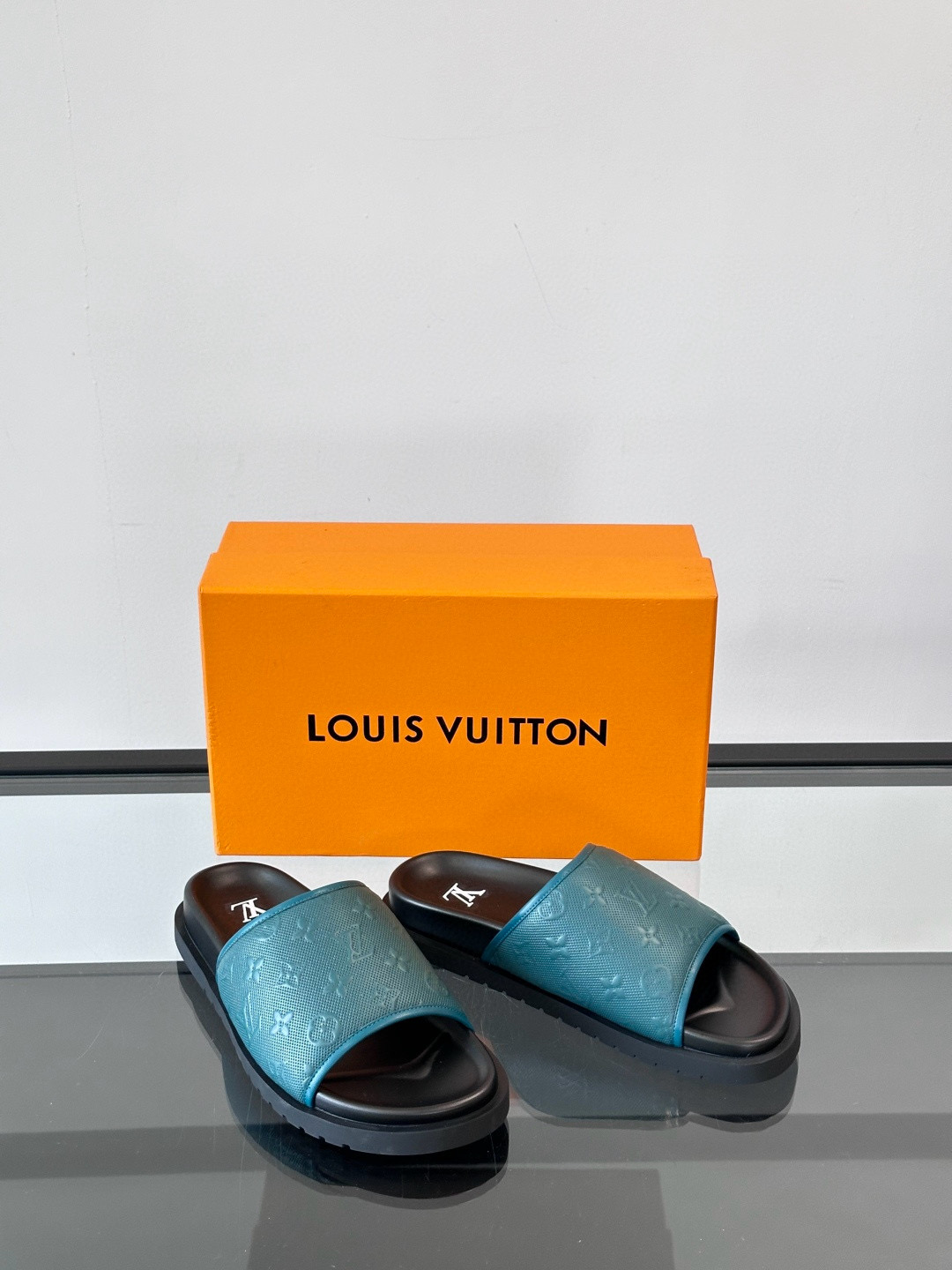 루이비통 Louis Vuitton 슬리퍼