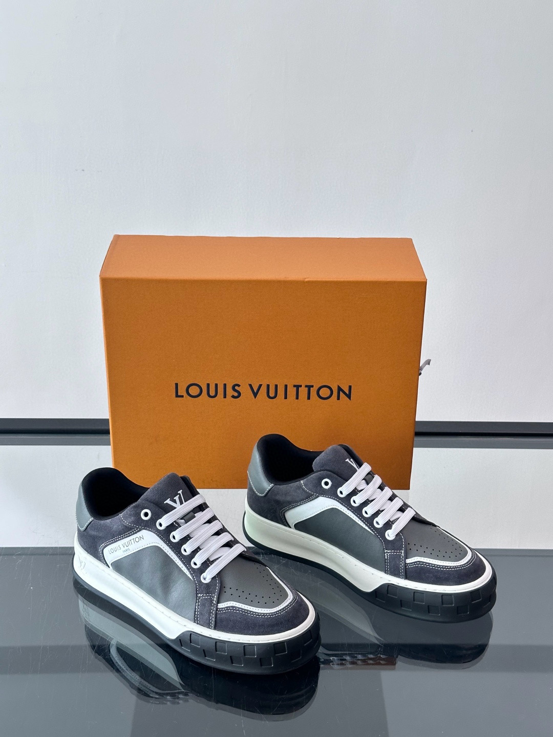 루이비통 Louis Vuitton Tilted 스니커즈