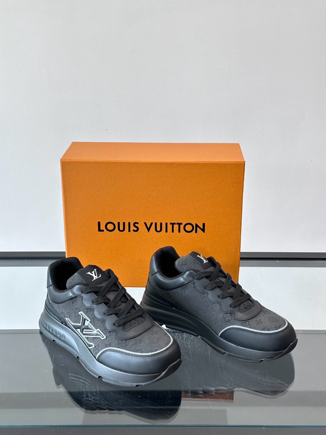 루이비통 Louis Vuitton 스니커즈