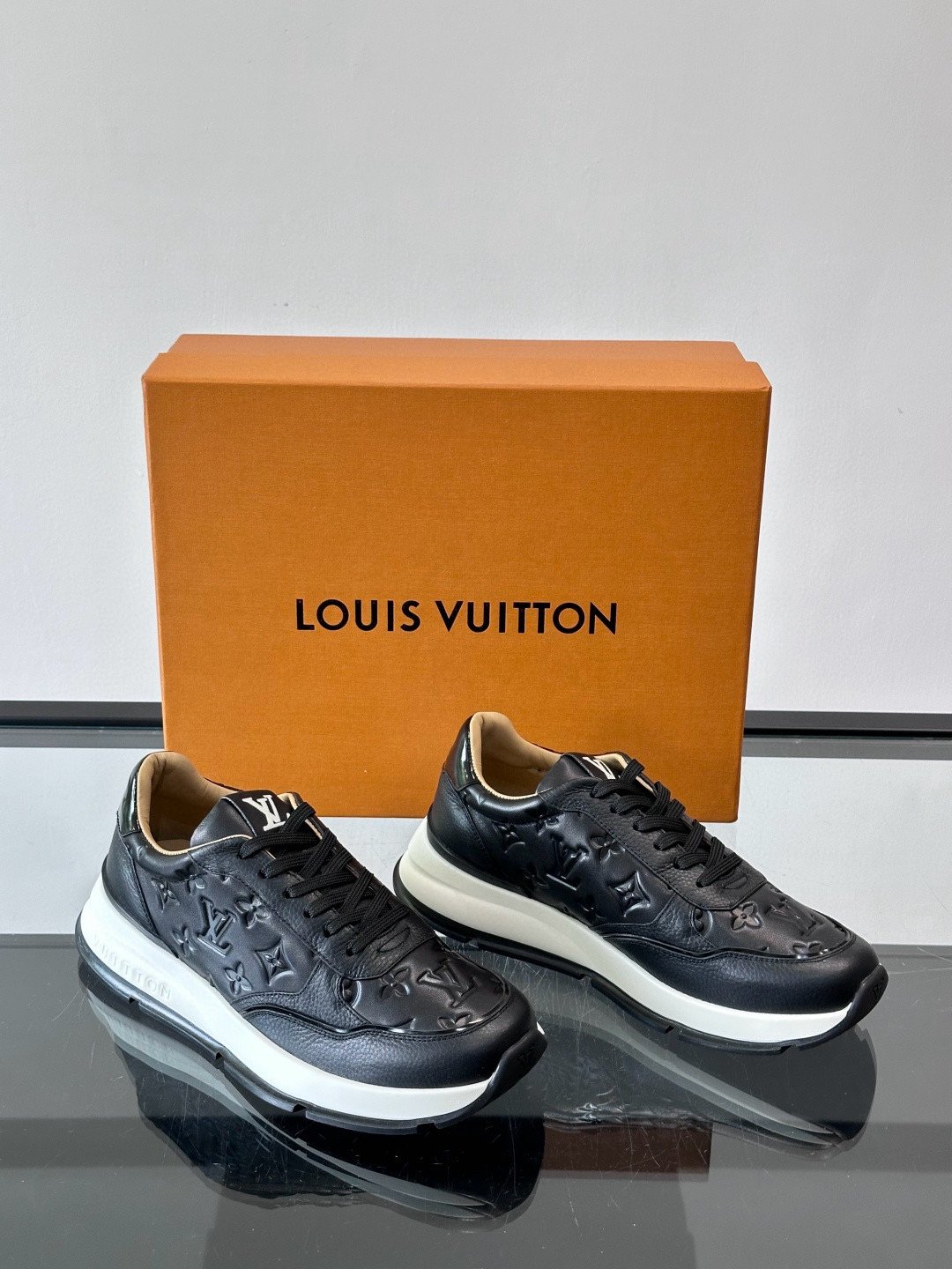 루이비통 Louis Vuitton Run Away 스니커즈