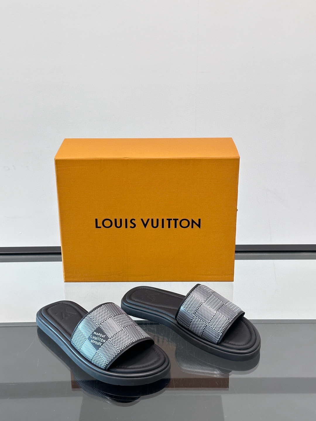 루이비통 Louis Vuitton 슬리퍼