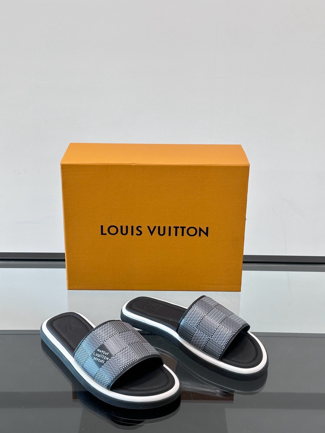 루이비통 Louis Vuitton 슬리퍼