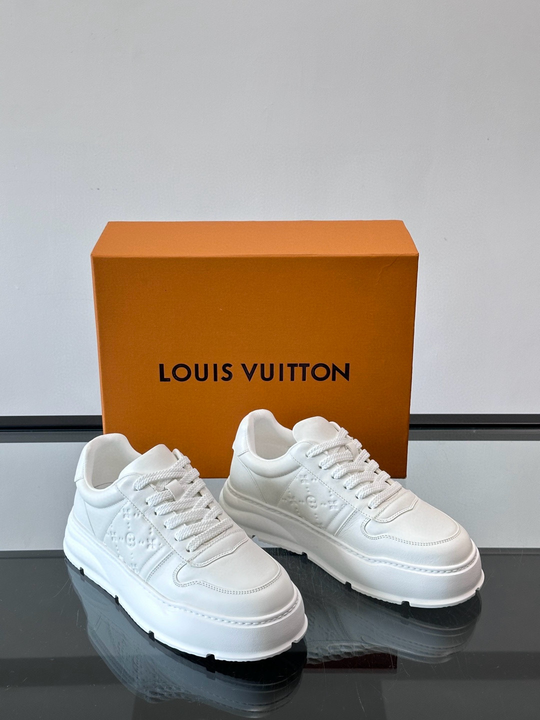 루이비통 Louis Vuitton 스니커즈