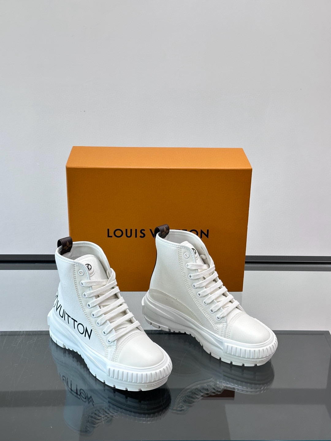 루이비통 Louis Vuitton 스니커즈 White