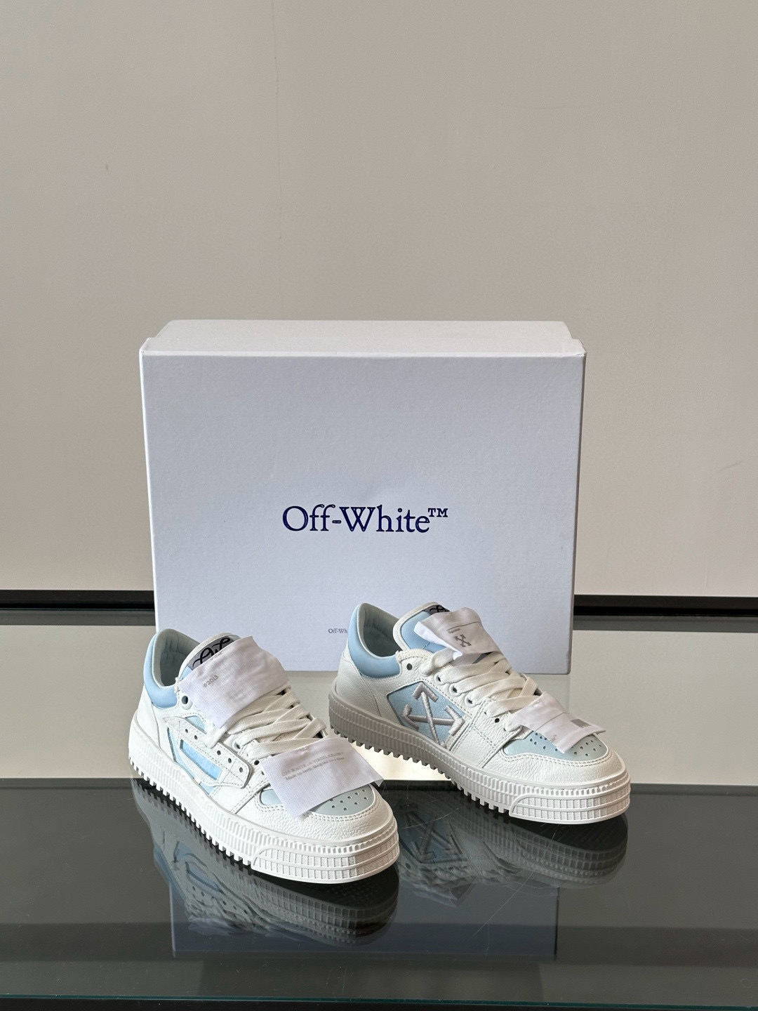오프화이트 (Off-White) 스니커즈