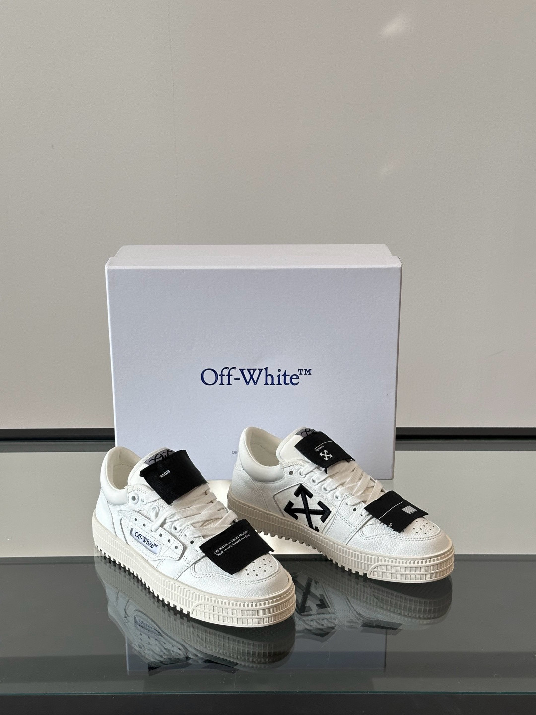 오프화이트 (Off-White) 스니커즈