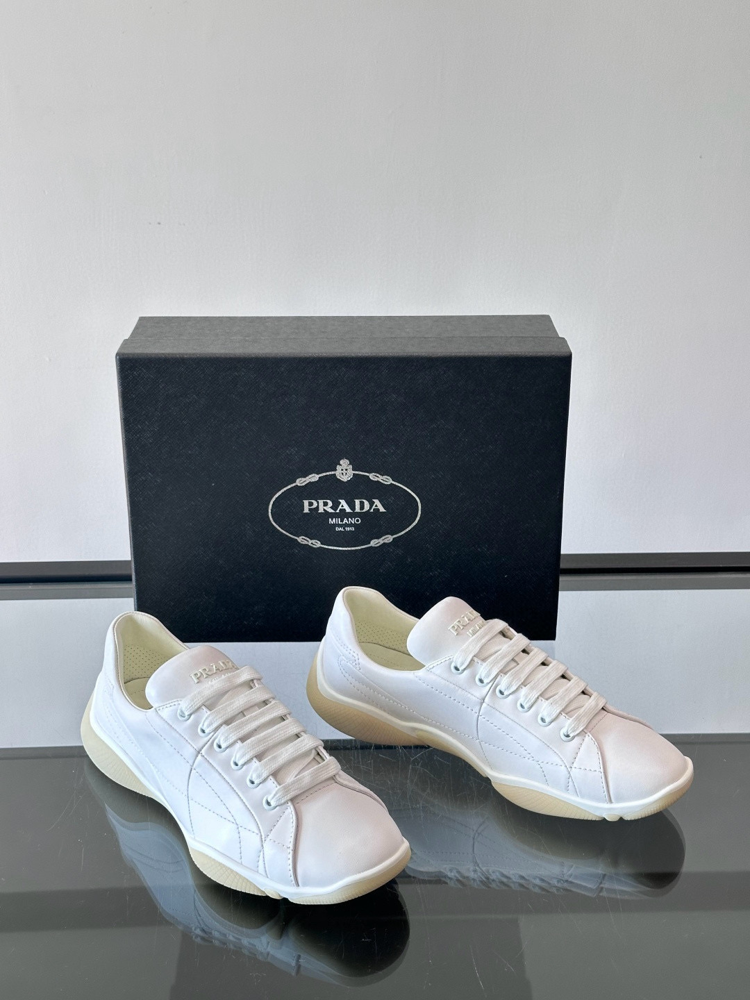 프라다 Prada Nappa 스니커즈 White