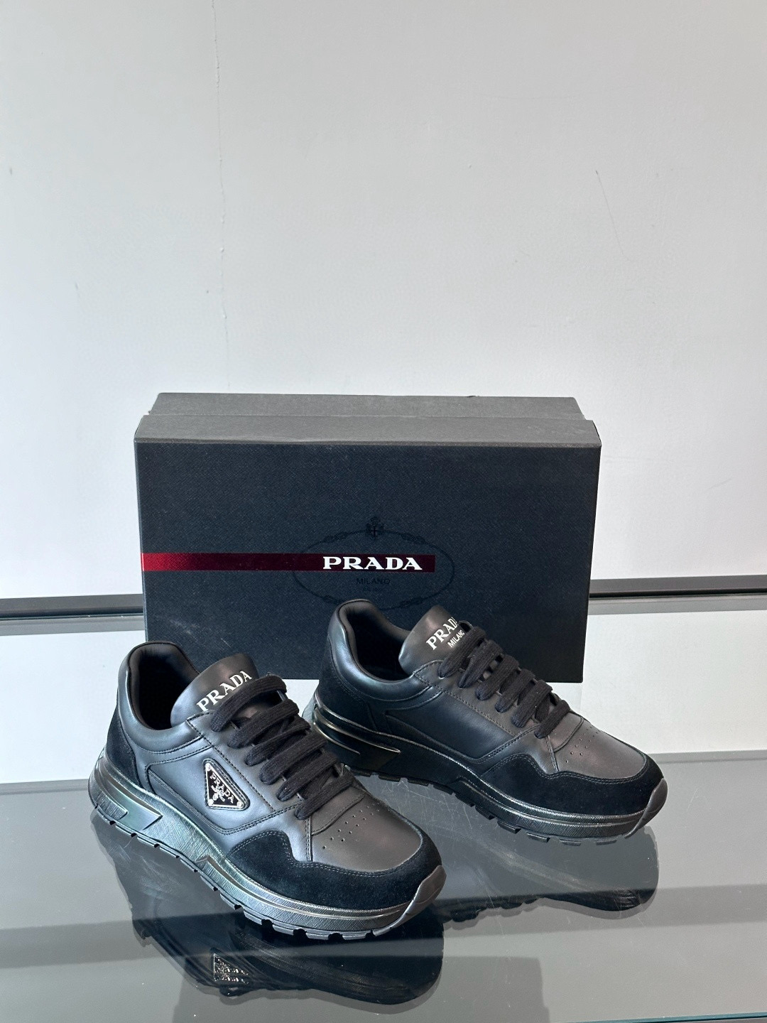 프라다 Prada 스니커즈 Black