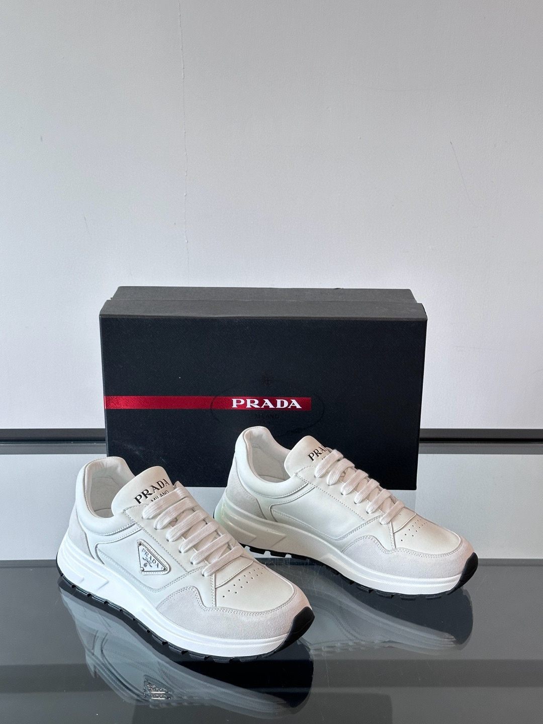 프라다 Prada 스니커즈 White