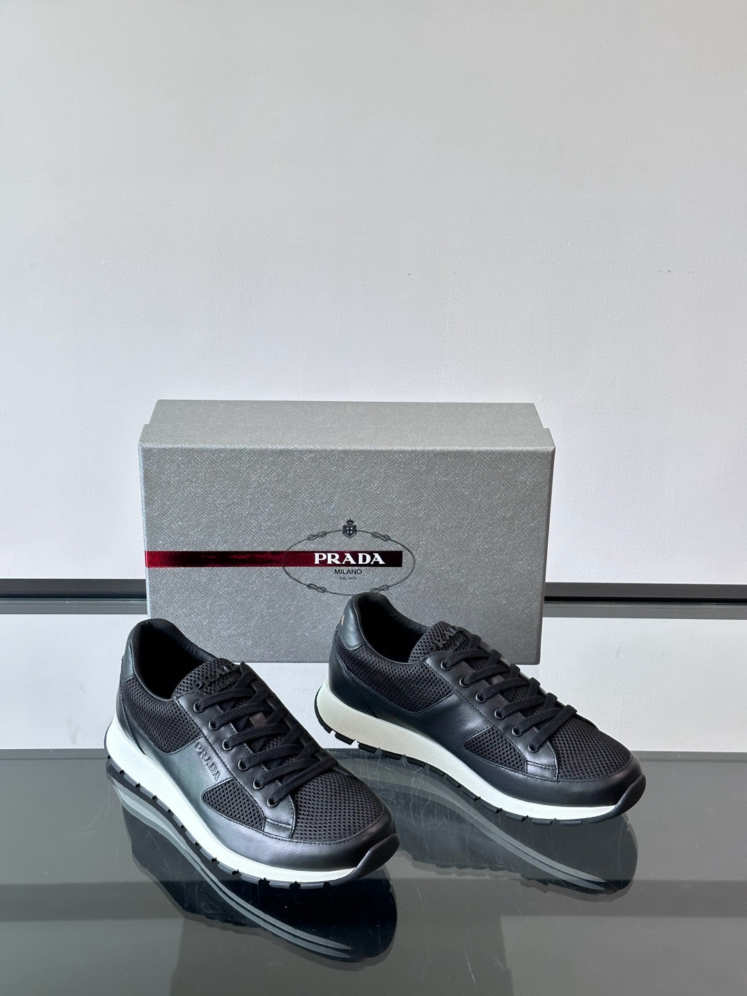 프라다 Prada 스니커즈 Black