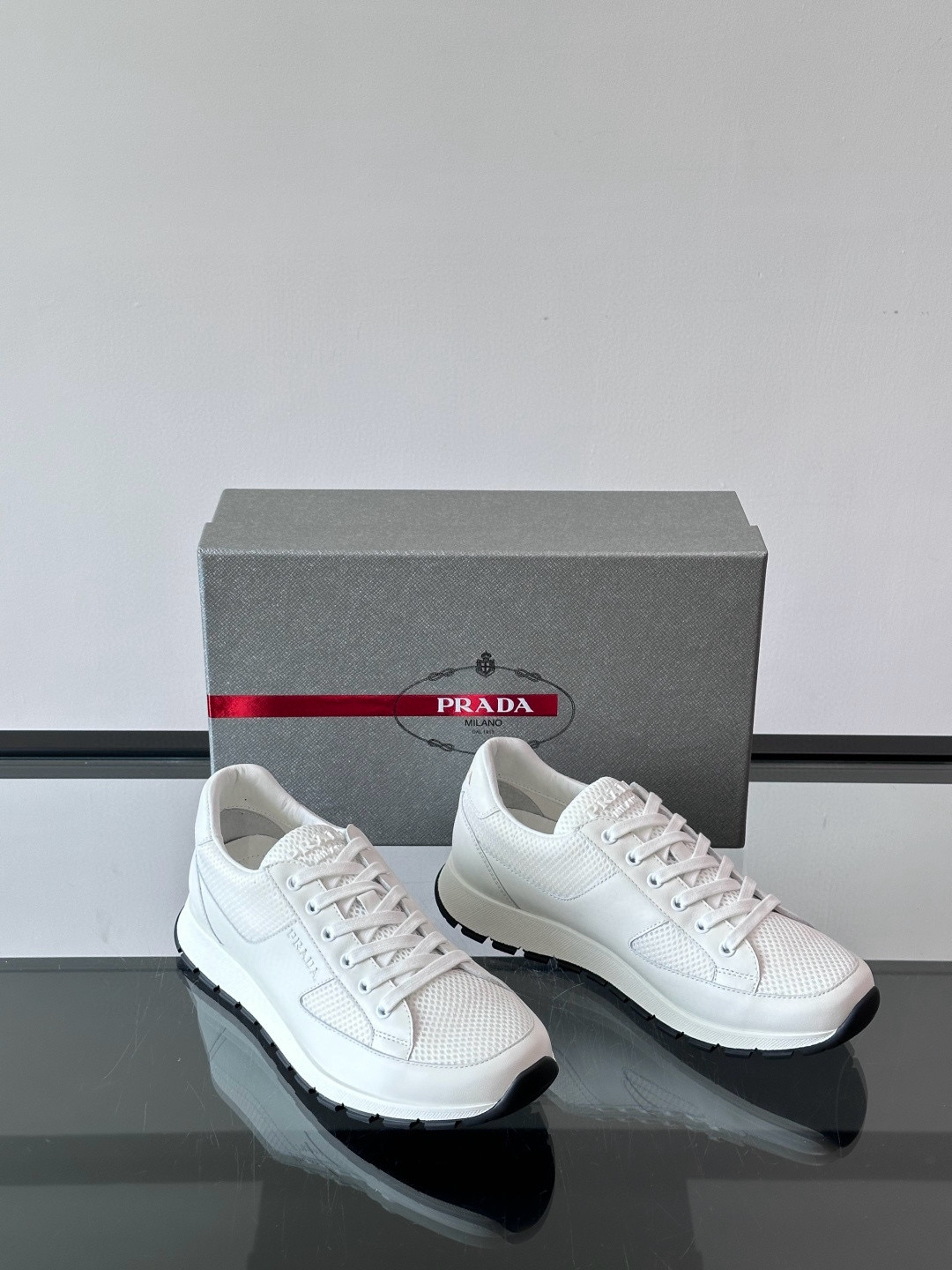 프라다 Prada 스니커즈 White