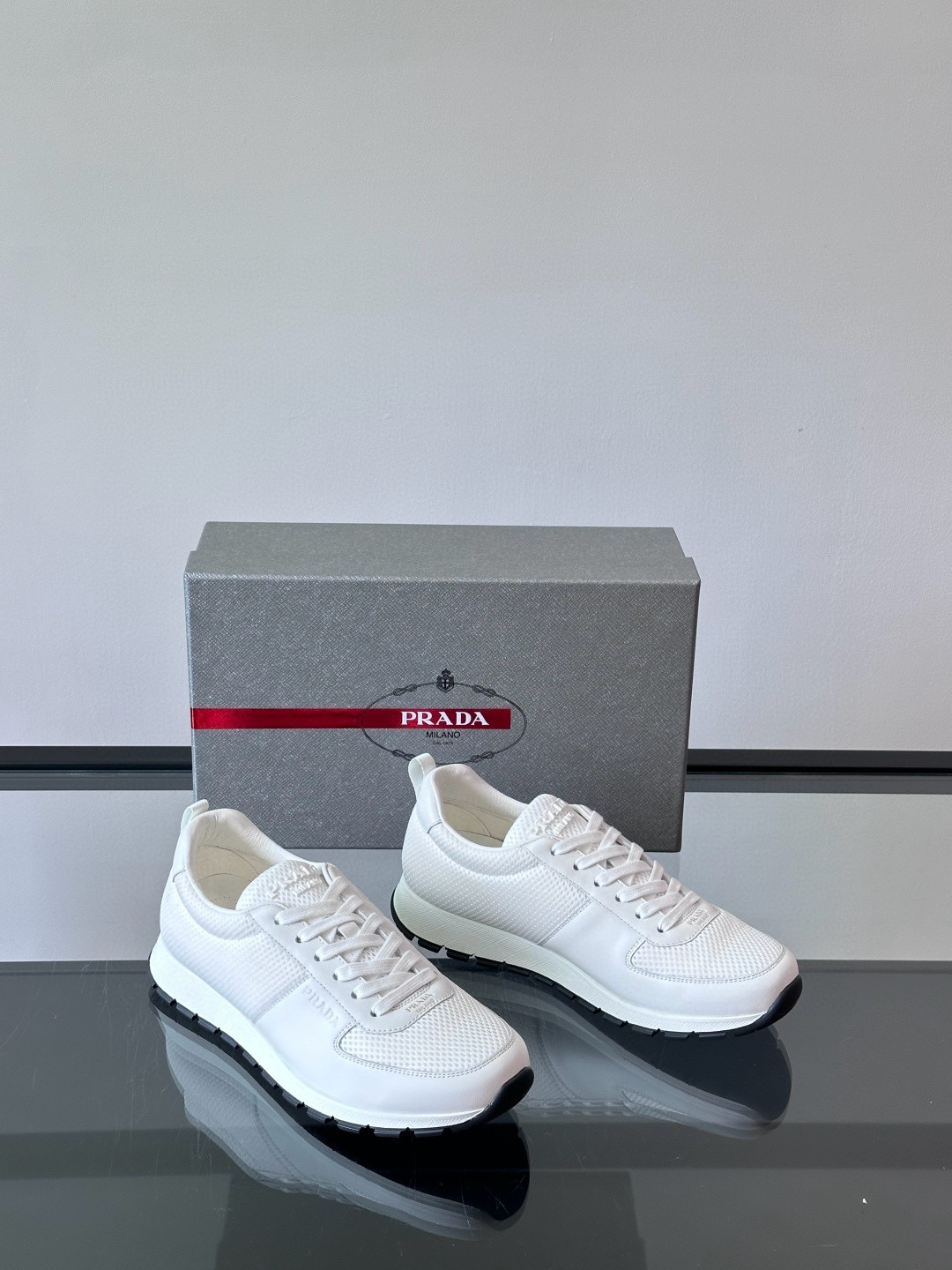 프라다 Prada 스니커즈 White