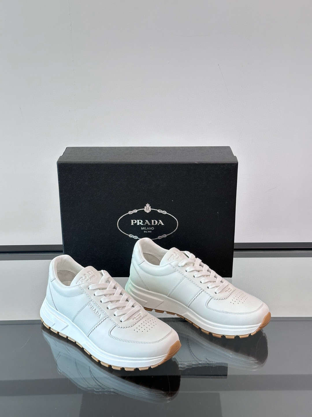 프라다 Prada 스니커즈