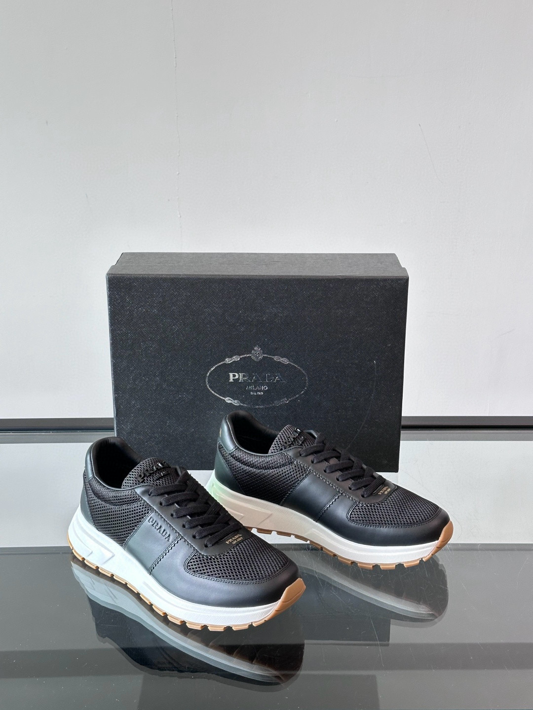 프라다 Prada 스니커즈 Black