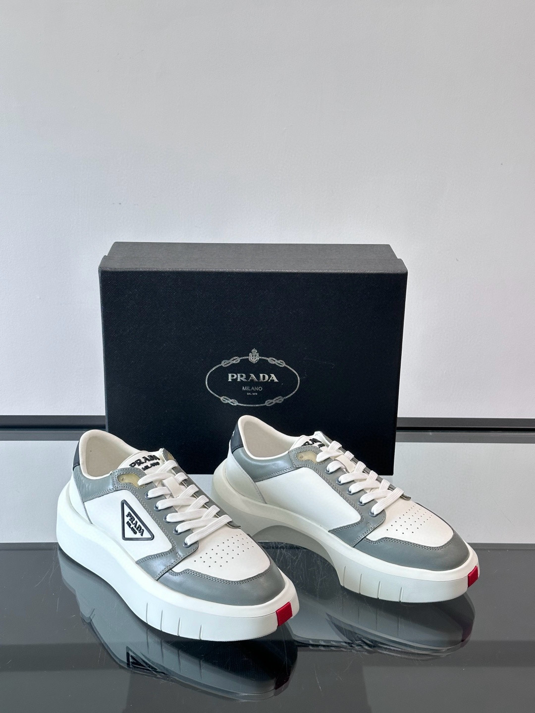 프라다 Prada 스니커즈