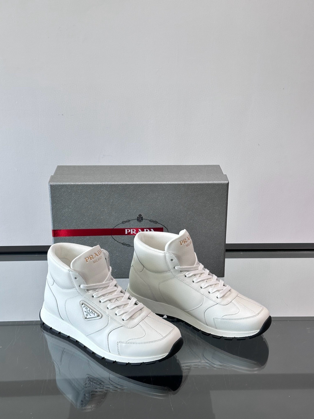 프라다 Prada 스니커즈 White