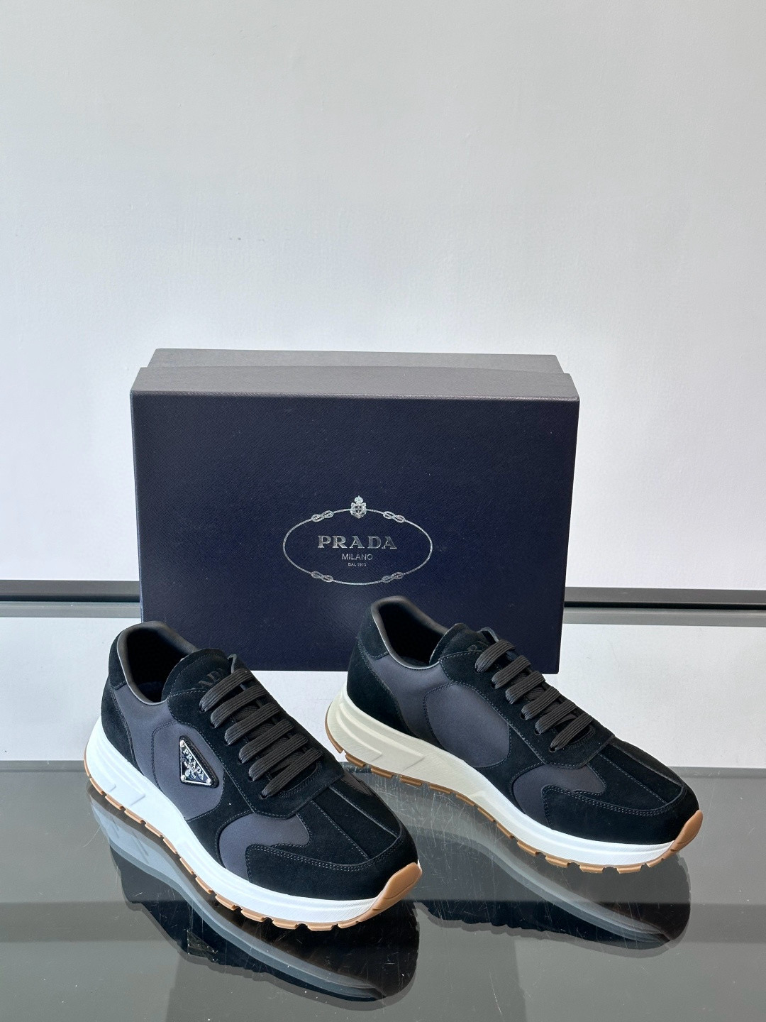 프라다 Prada 스니커즈 Black