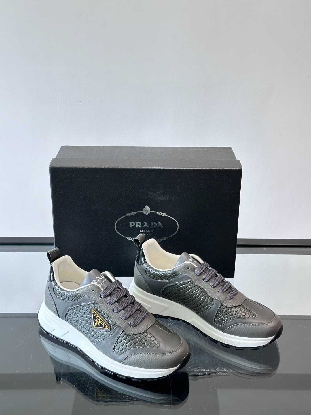 프라다 Prada 스니커즈