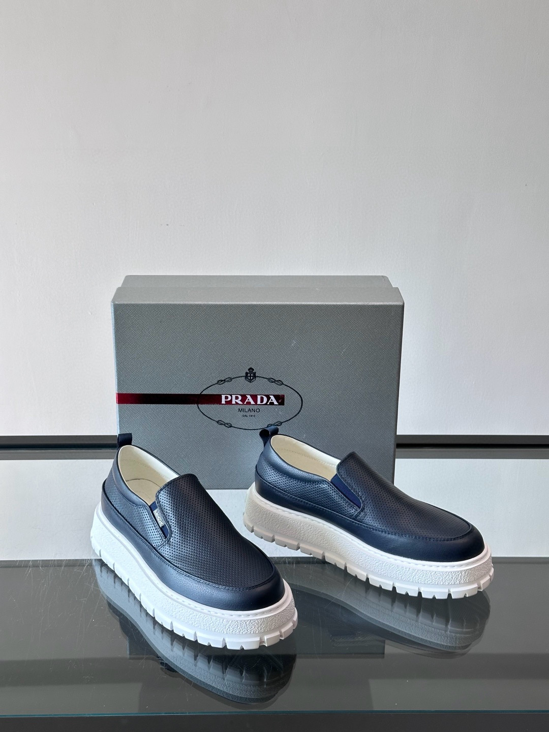 프라다 Prada 스니커즈