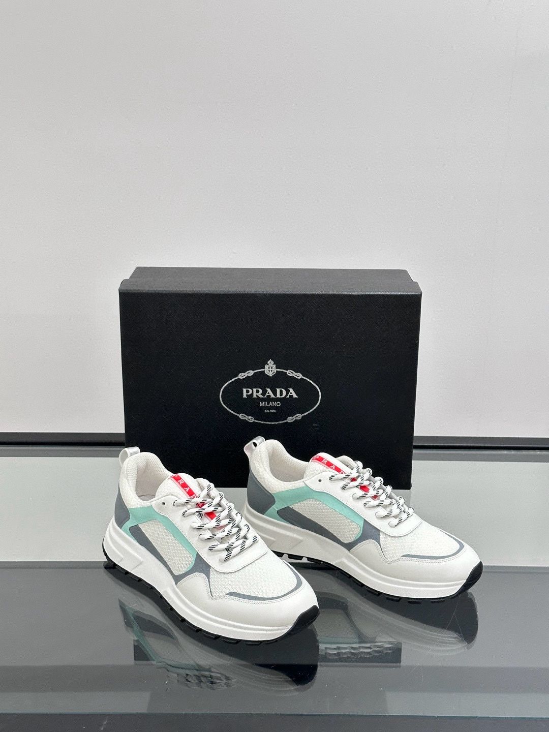 프라다 Prada 스니커즈