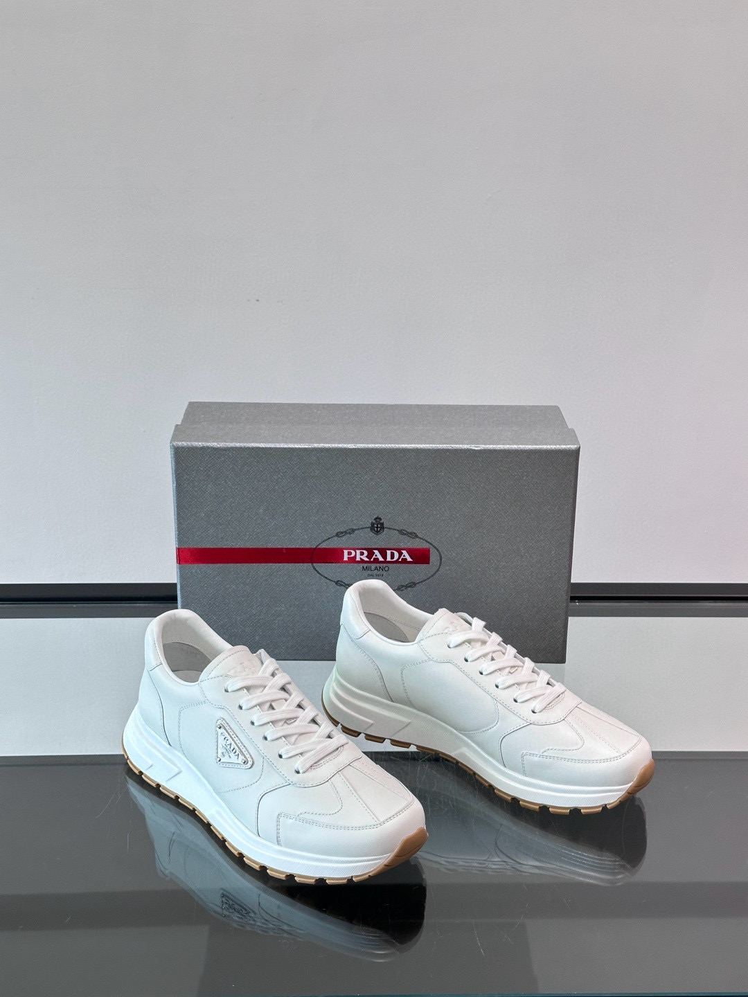 프라다 Prada 스니커즈 White