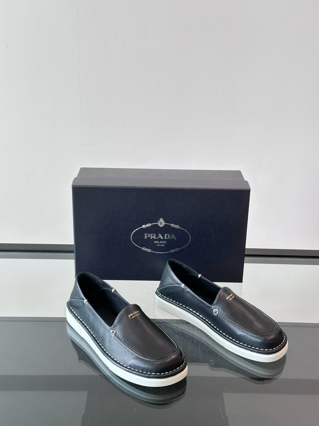 프라다 Prada 로퍼