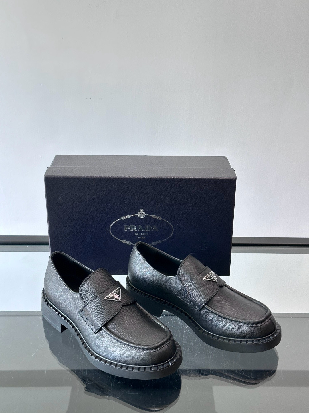 프라다 Prada 로퍼 슈즈