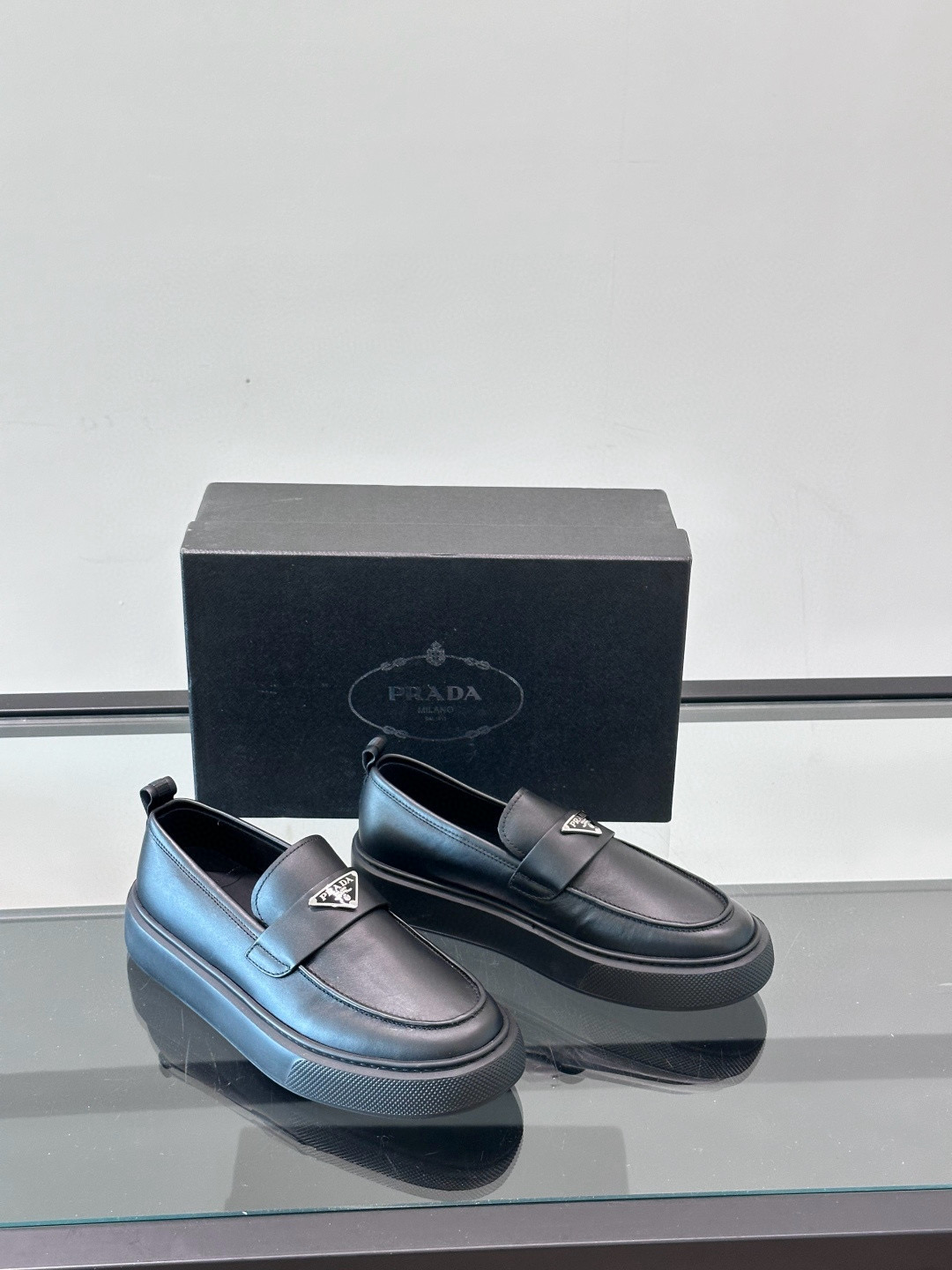 프라다 Prada 로퍼 슈즈