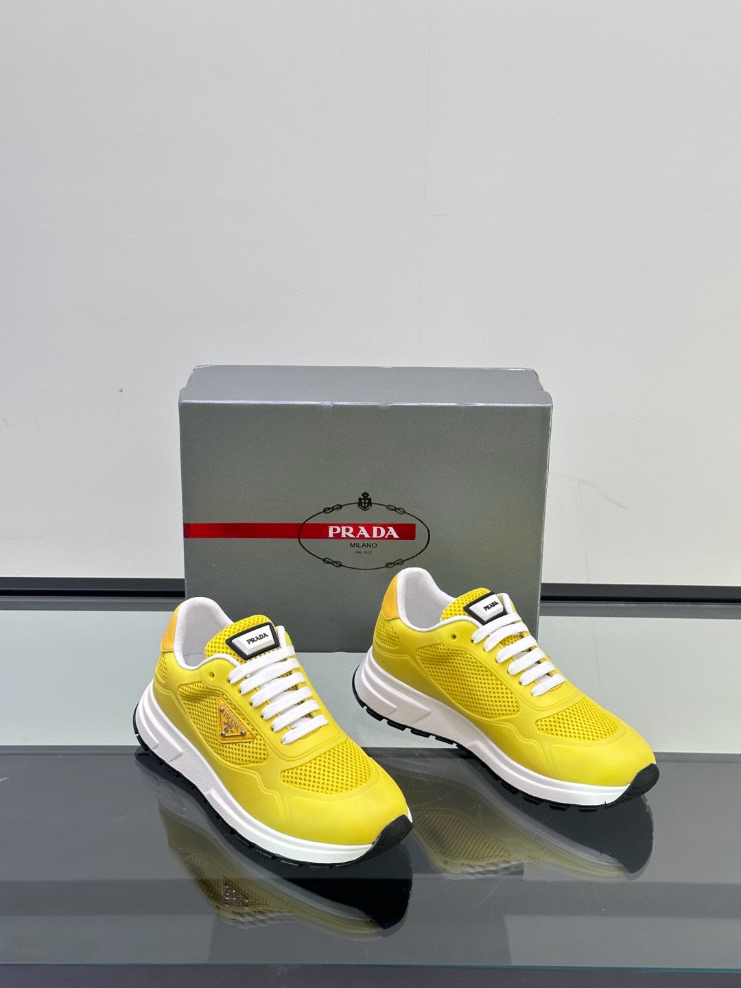 프라다 Prada 스니커즈