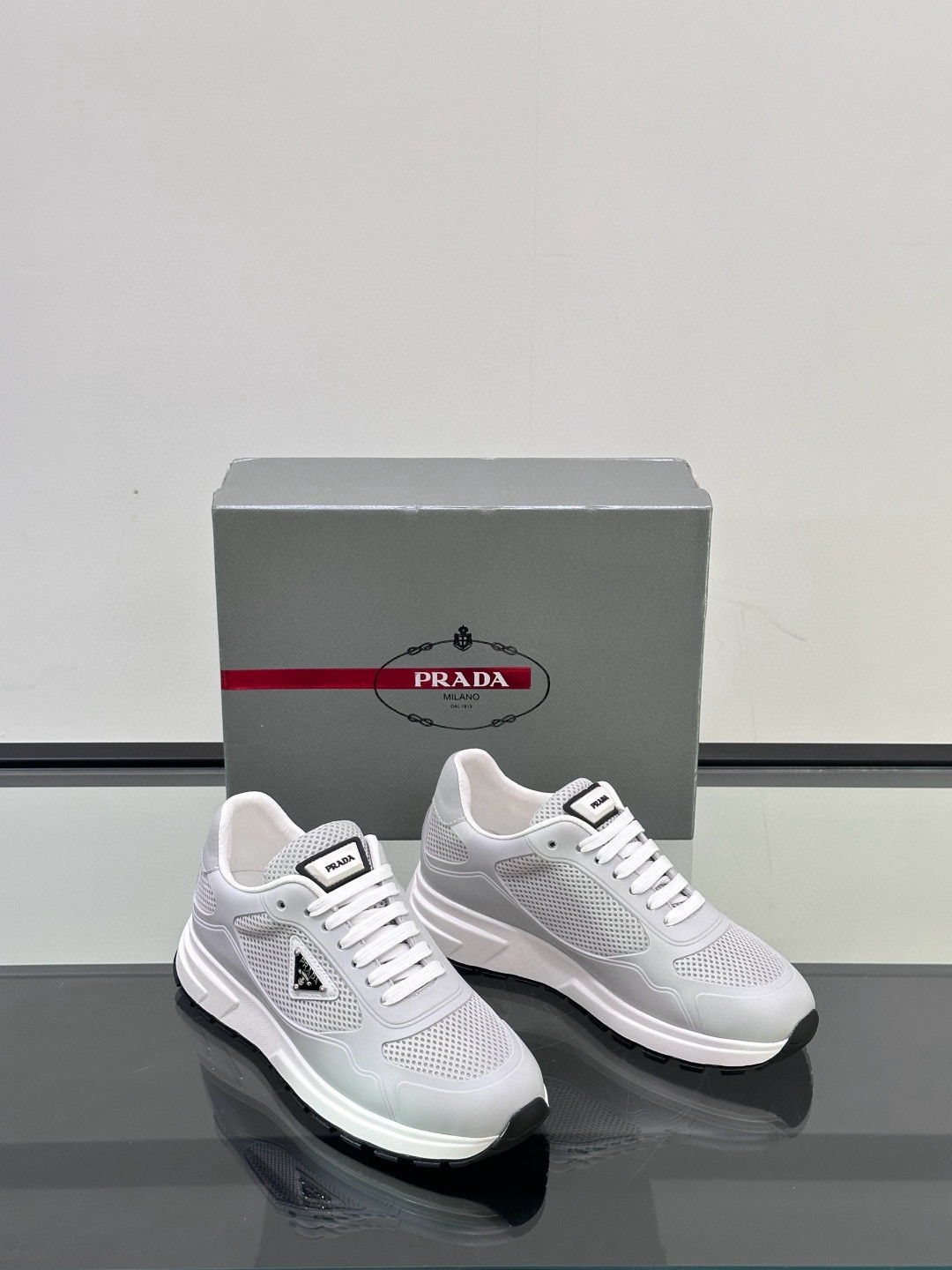 프라다 Prada 스니커즈