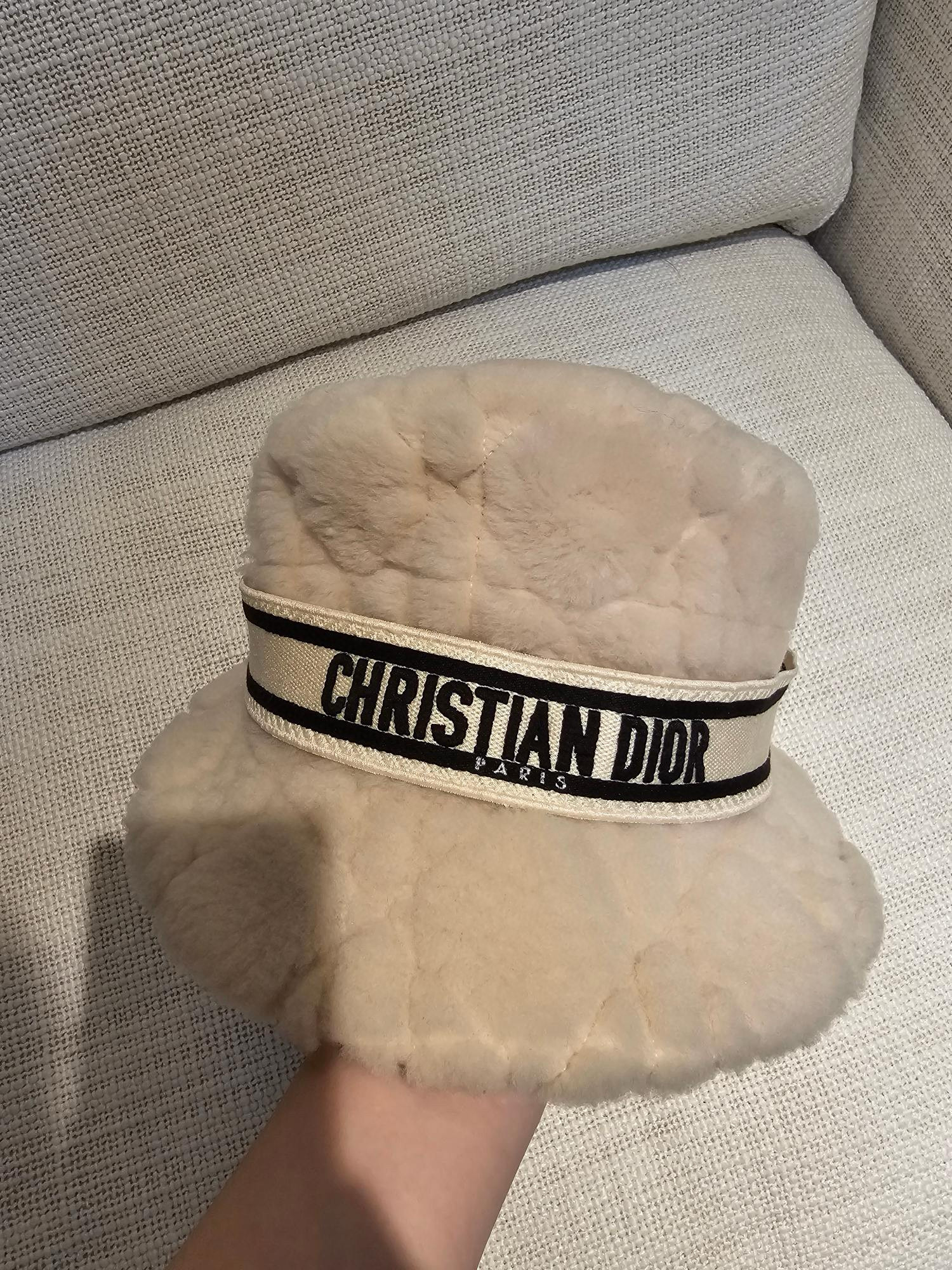 디올 Dior D-Bobby 까나쥬 스몰 스몰 클로시 버킷햇 에크루