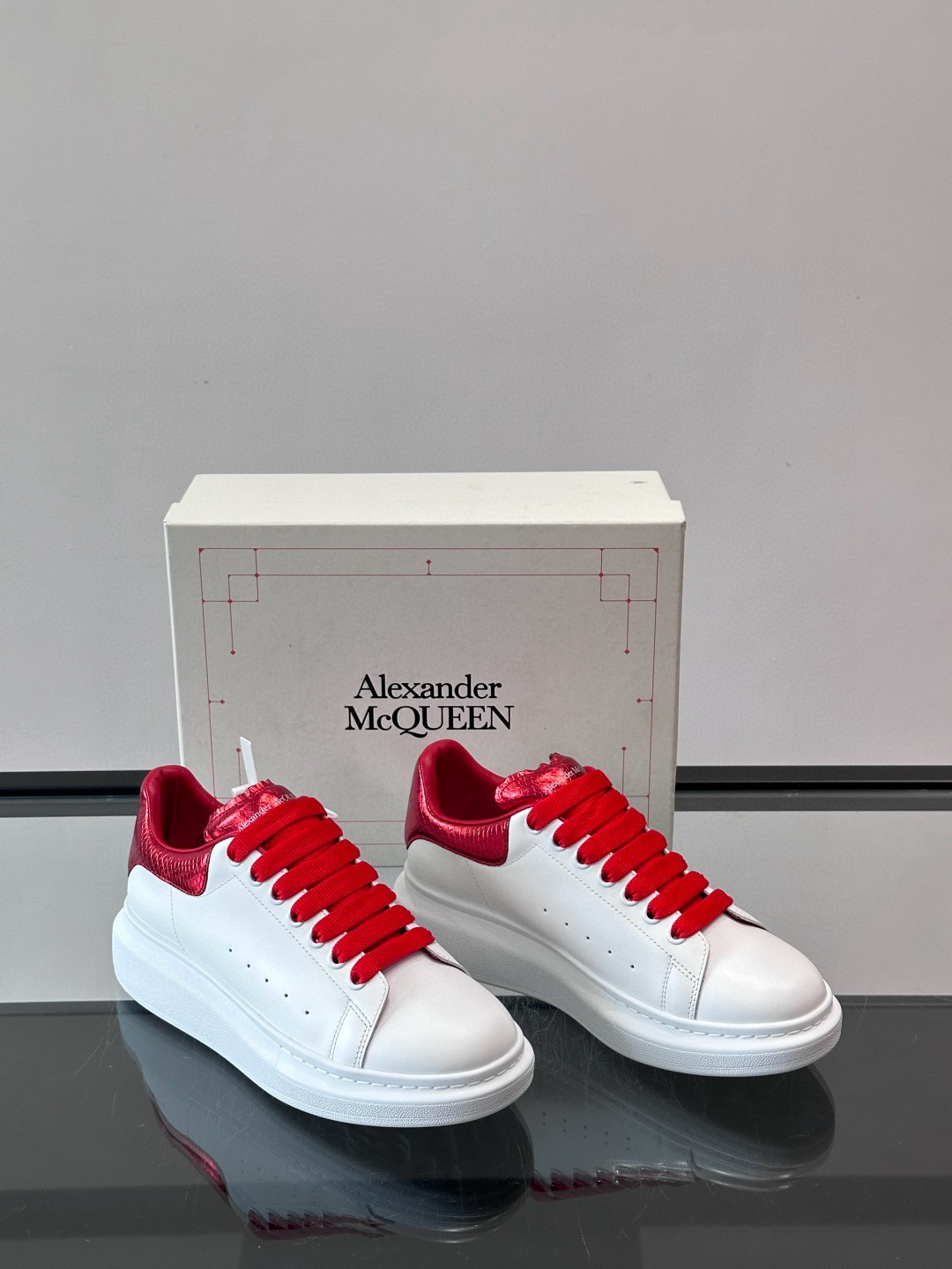 Alexander McQueen 스니커즈