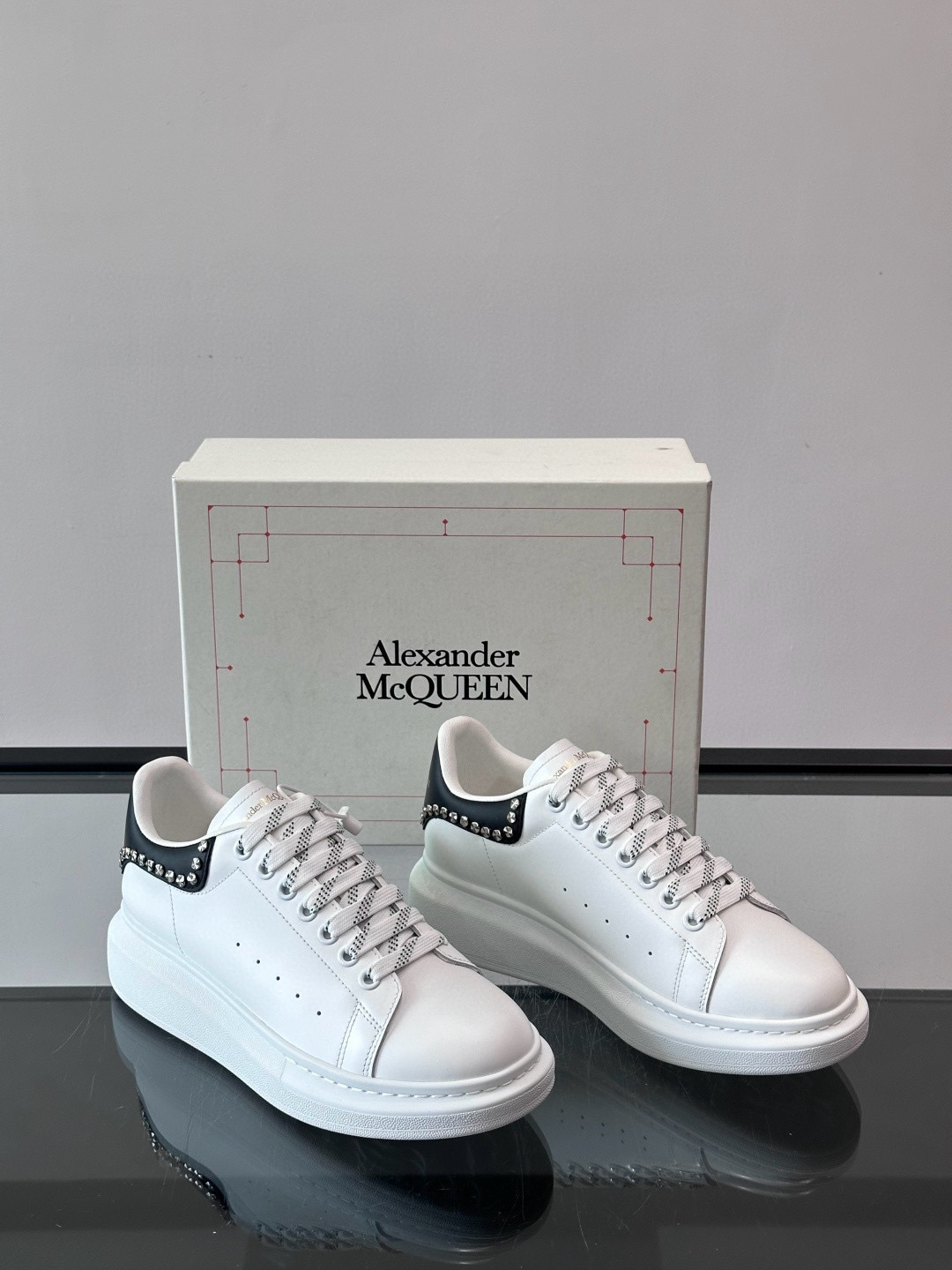 Alexander McQueen 스니커즈
