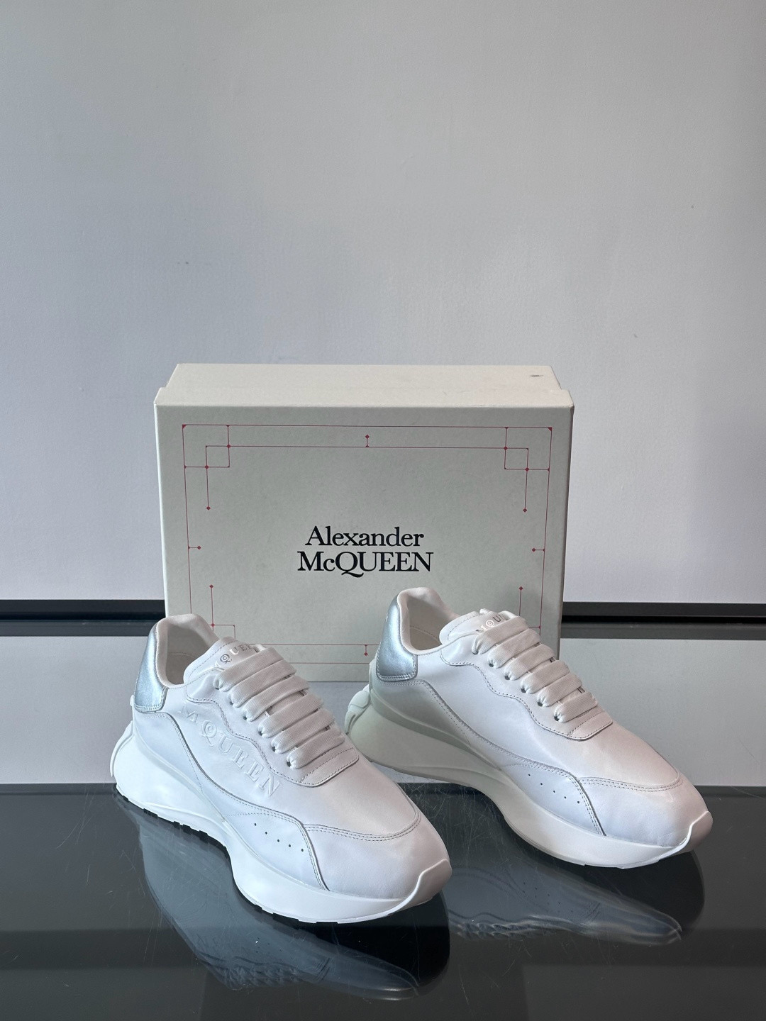 Alexander McQueen 스니커즈