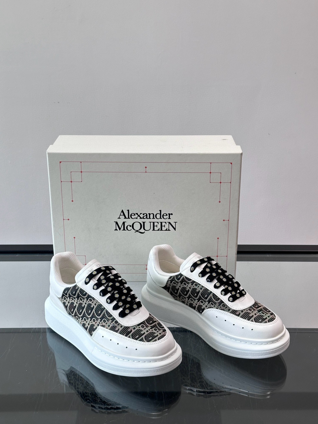 Alexander McQueen 스니커즈