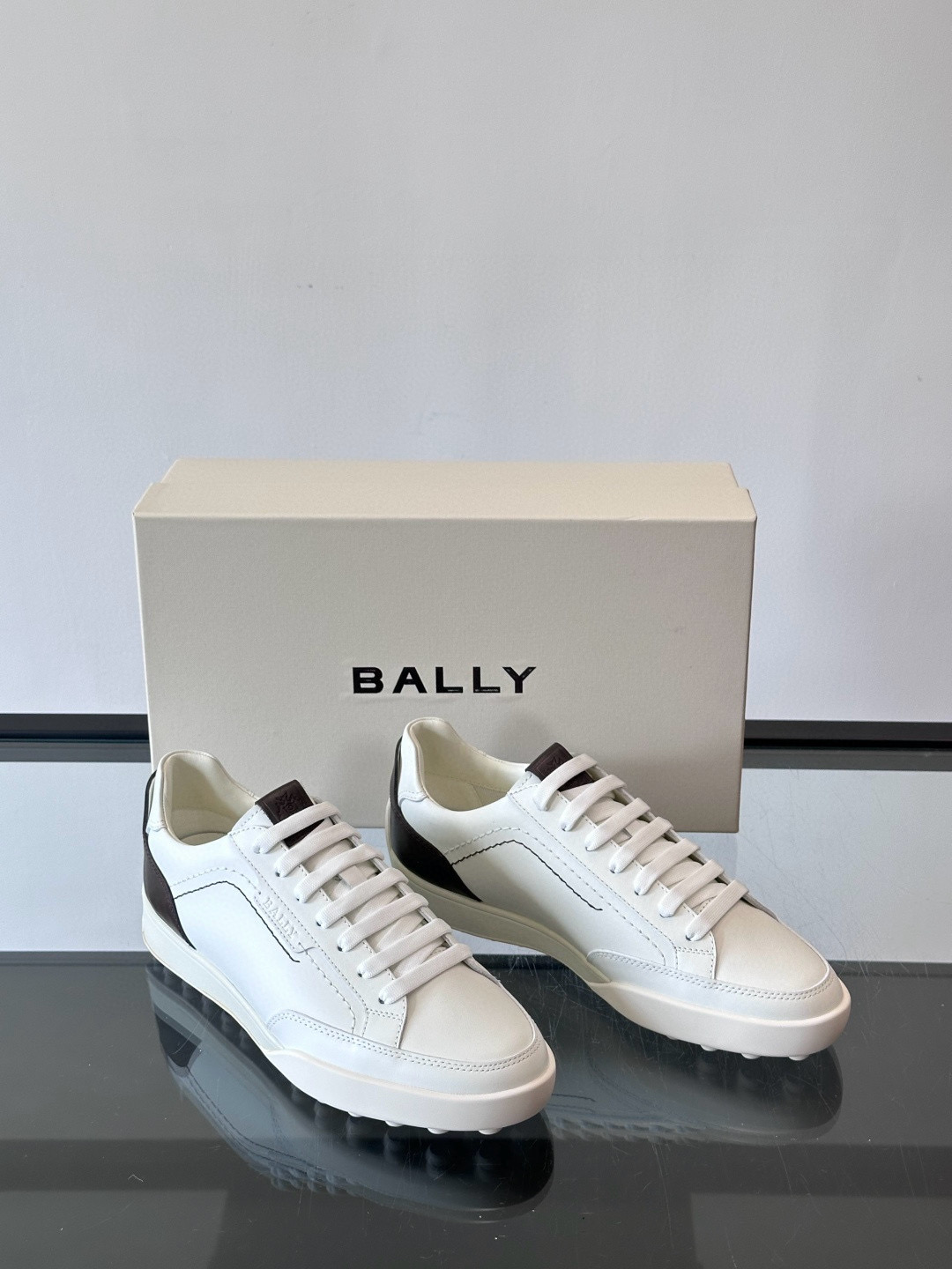 발리 Bally 스니커즈 White